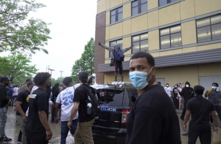 George Floyd .. ‘It’s Real Ugly’: Protesters Clash With Minneapolis Police After George Floyd’s Death